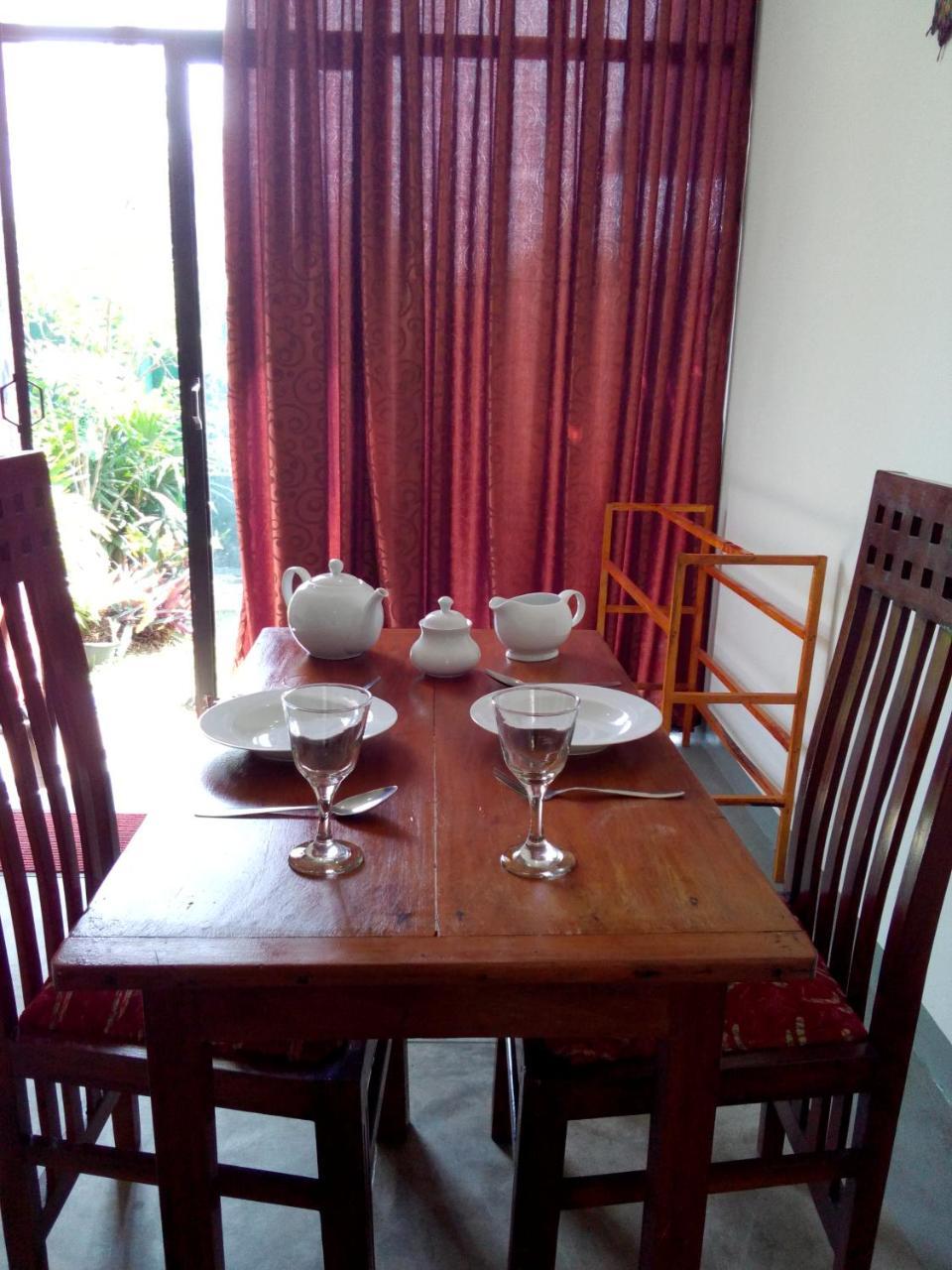 Maleena Villa Hikkaduwa